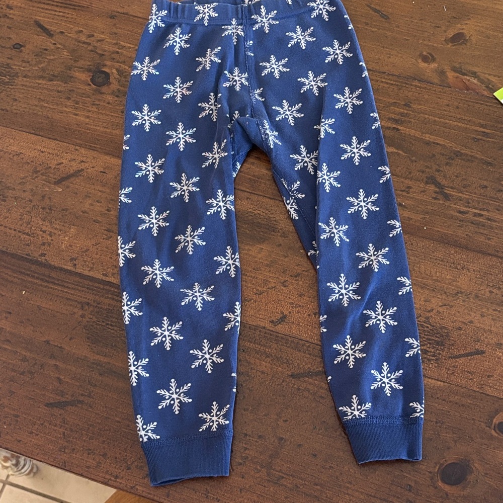 Hanna Andersson Navy Leggings with White Snowflake Design